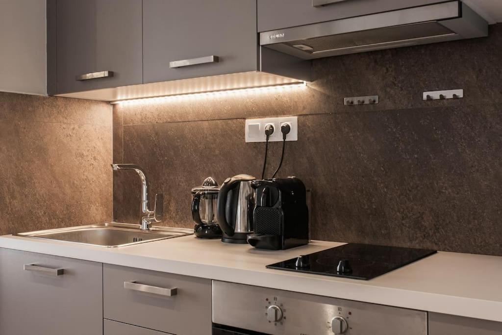 Piraeus Deluxe 2Bdr Apt - Near Metro And Port エクステリア 写真