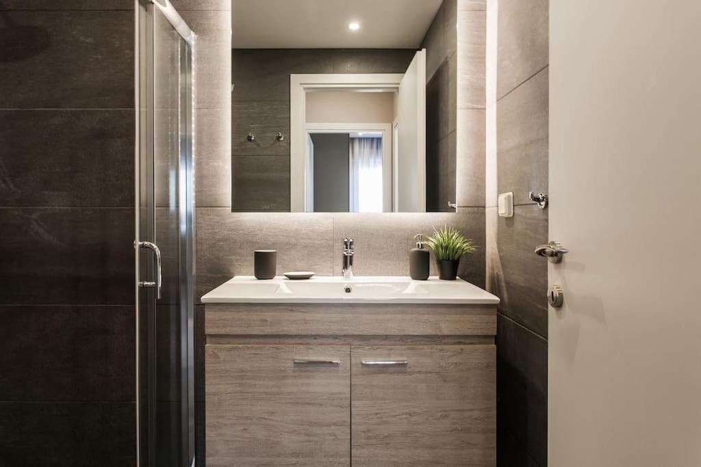 Piraeus Deluxe 2Bdr Apt - Near Metro And Port エクステリア 写真